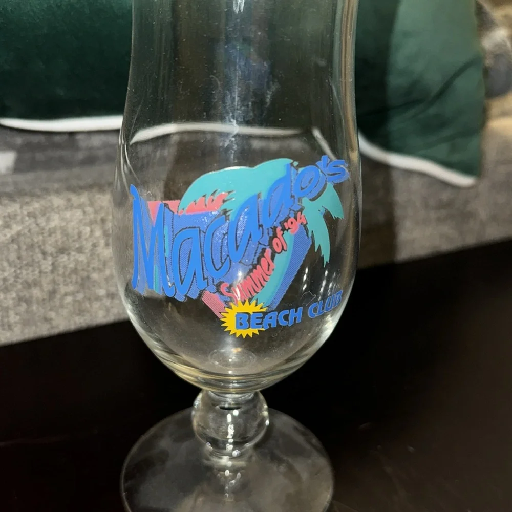 Macado’s Beach Club Hurricane Glass
